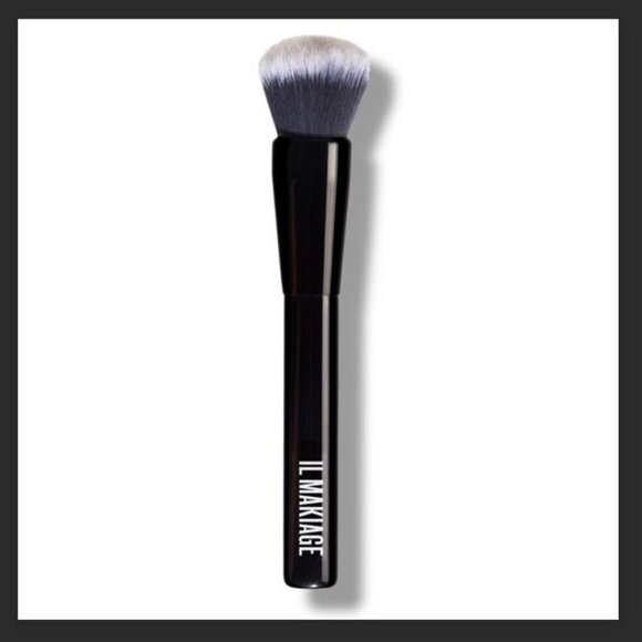 IL MAKIAGE Other - Il Makiage Brush #100